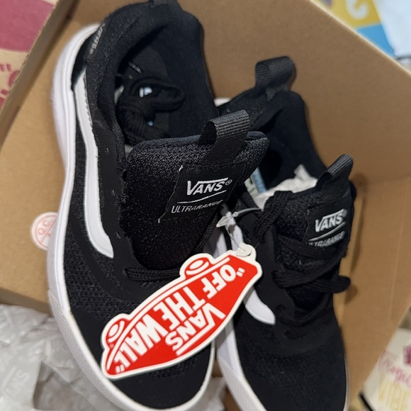 Vans Black and White Sneakers UltraRange Slip-On - Picture 3 of 4